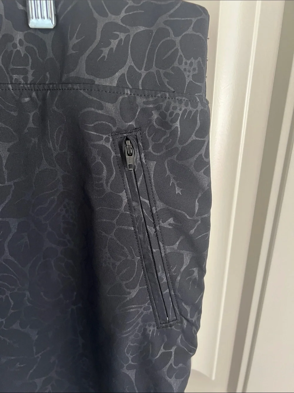 Orvis Black Floral Athletic Skort with Zippered Pockets